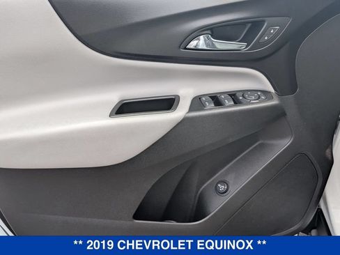 Used 2019 Chevrolet Equinox LT w/ Sun & Navigation Package AWD/4WD image 11