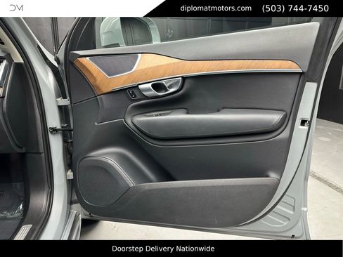 Used 2024 Volvo XC90 B6 Plus image 35