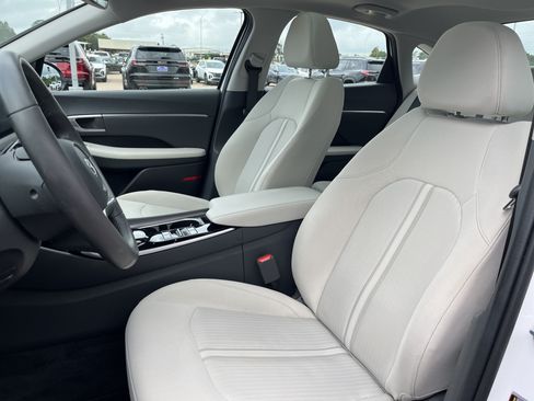 Used 2022 Hyundai Sonata SEL w/ Convenience Package FWD image 9