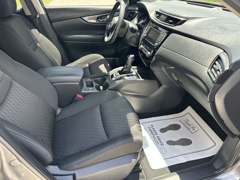 Used 2020 Nissan Rogue SV FWD image 9