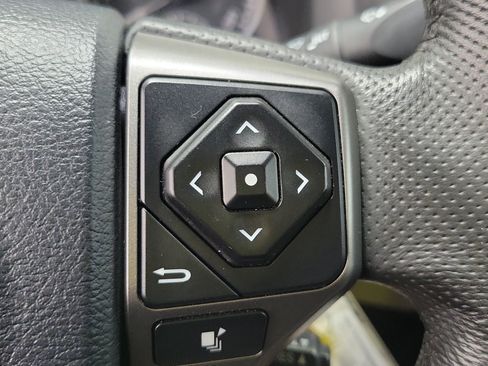 Used 2020 Toyota Tacoma SR5 RWD image 24