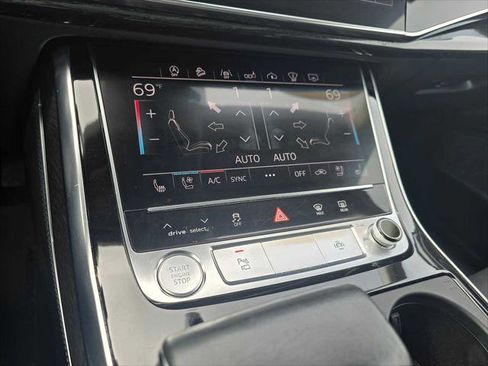 Used 2019 Audi Q8 Prestige w/ Luxury Package image 30