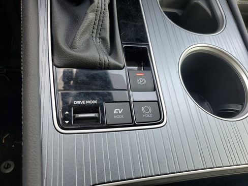 Used 2025 Toyota Sienna XLE image 15