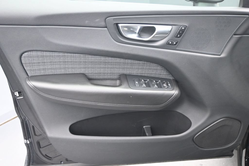Used 2023 Volvo XC60 B5 Core w/ Climate Package FWD image 5