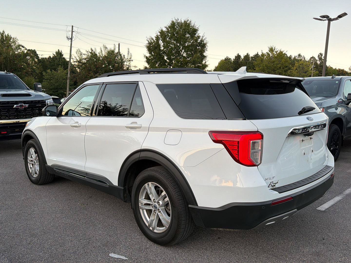 Used 2020 Ford Explorer XLT w/ Equipment Group 202A RWD image 2