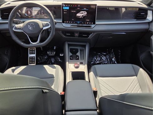 New 2026 Volkswagen Tiguan SE R-Line FWD image 12