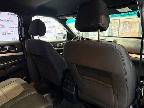 Used 2017 Ford Explorer XLT image 38