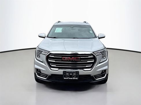 Used 2022 GMC Terrain SLT w/ Infotainment Package II image 2