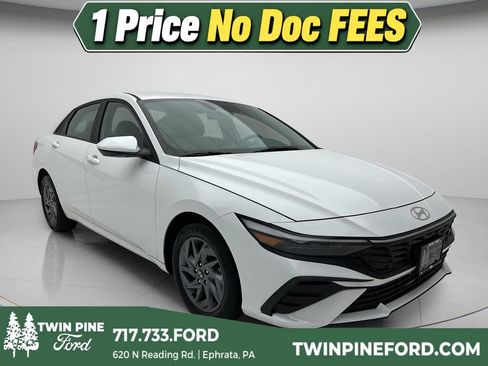 Used 2024 Hyundai Elantra SEL FWD image 1
