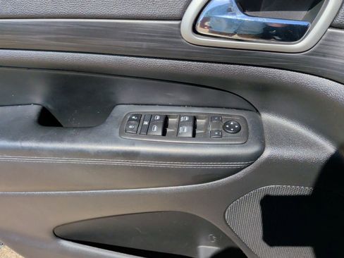 Used 2021 Jeep Grand Cherokee Laredo RWD image 11