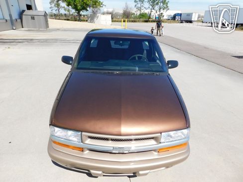 Used 2000 Chevrolet S10 Pickup LS w/ Preferred Equipment Group image 9