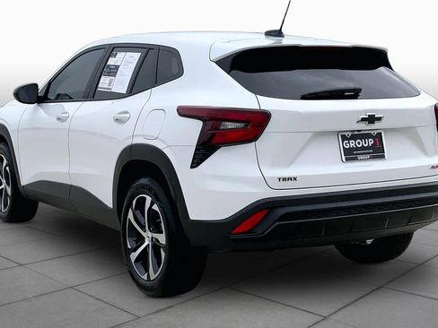 Used 2025 Chevrolet Trax RS w/ Sunroof Package FWD image 12