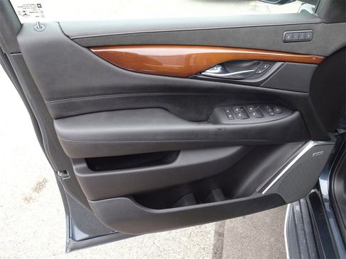 Used 2019 Cadillac Escalade Luxury image 14