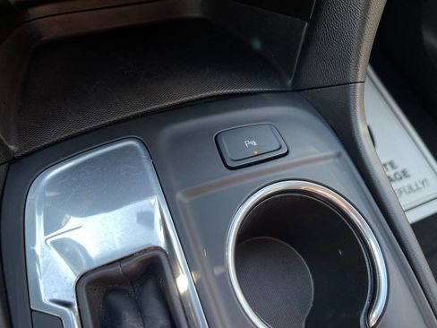 Used 2022 Chevrolet Equinox LT w/ Driver Convenience Package image 21