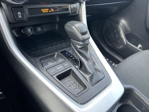 Used 2021 Toyota RAV4 LE image 20