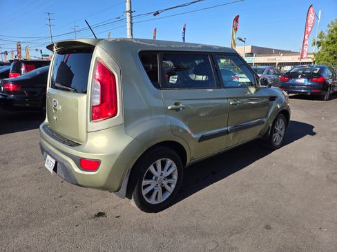 Used 2013 Kia Soul + w/ Audio Pkg FWD image 4