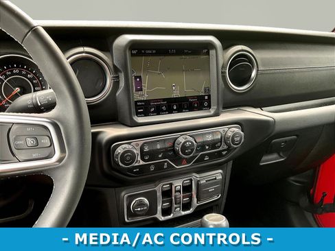 Used 2023 Jeep Gladiator Overland w/ Cold Weather Group AWD/4WD image 10