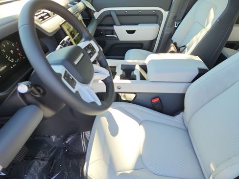 Used 2026 Land Rover Defender 110 S image 21