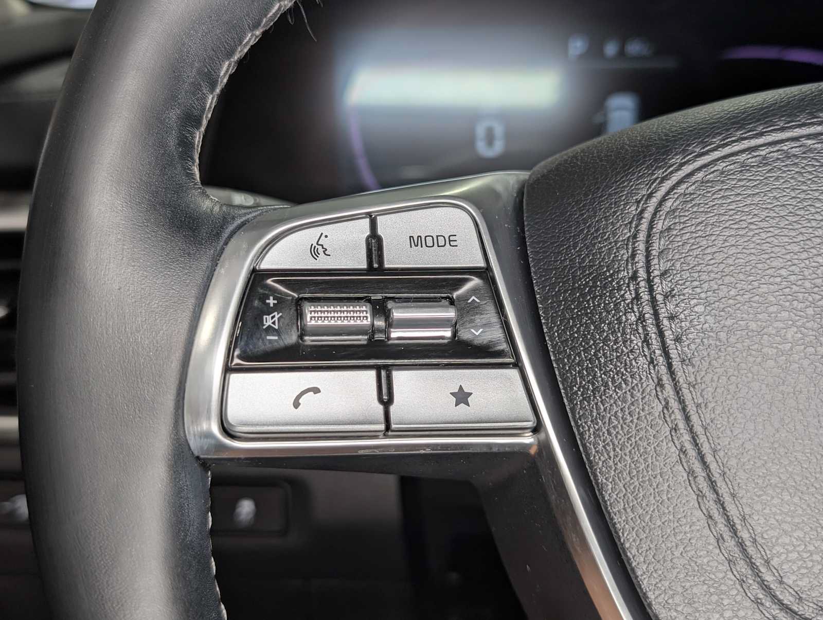 Used 2024 Kia Telluride EX w/ EX Captain's Chair Package AWD/4WD image 38