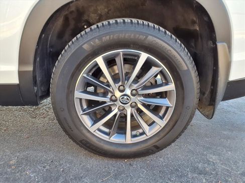 Certified 2019 Toyota Highlander XLE image 20