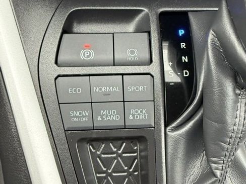 Used 2025 Toyota RAV4 LE image 27