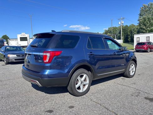 Used 2017 Ford Explorer XLT AWD/4WD image 7