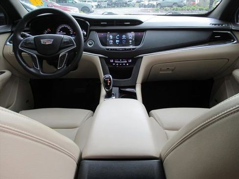 Used 2018 Cadillac XT5 FWD image 12