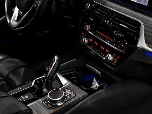 Used 2019 BMW 540i xDrive AWD/4WD image 25