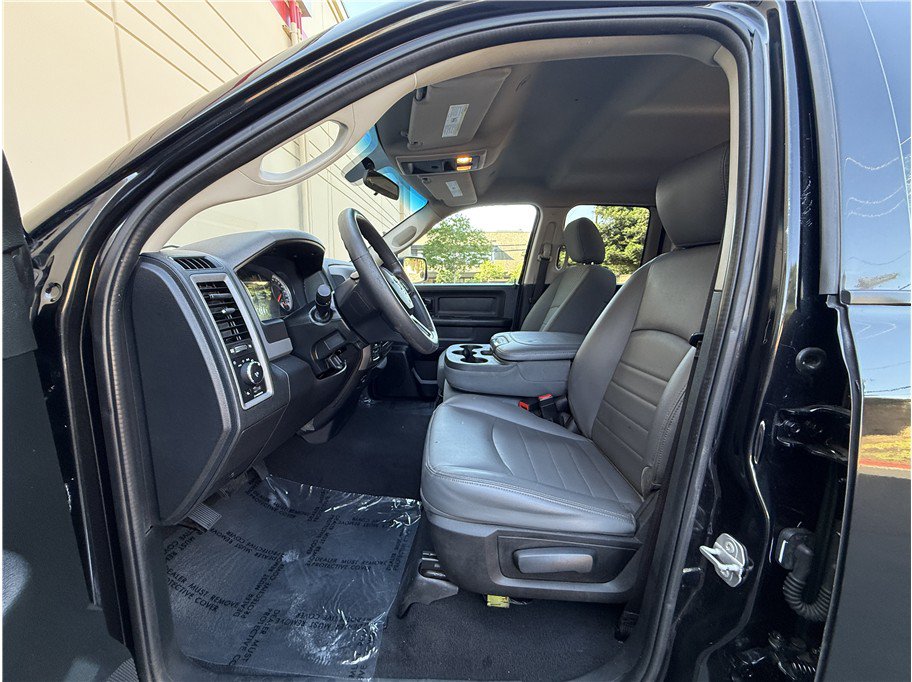 Used 2018 RAM 1500 Express w/ Black Ram 1500 Express Group AWD/4WD image 11