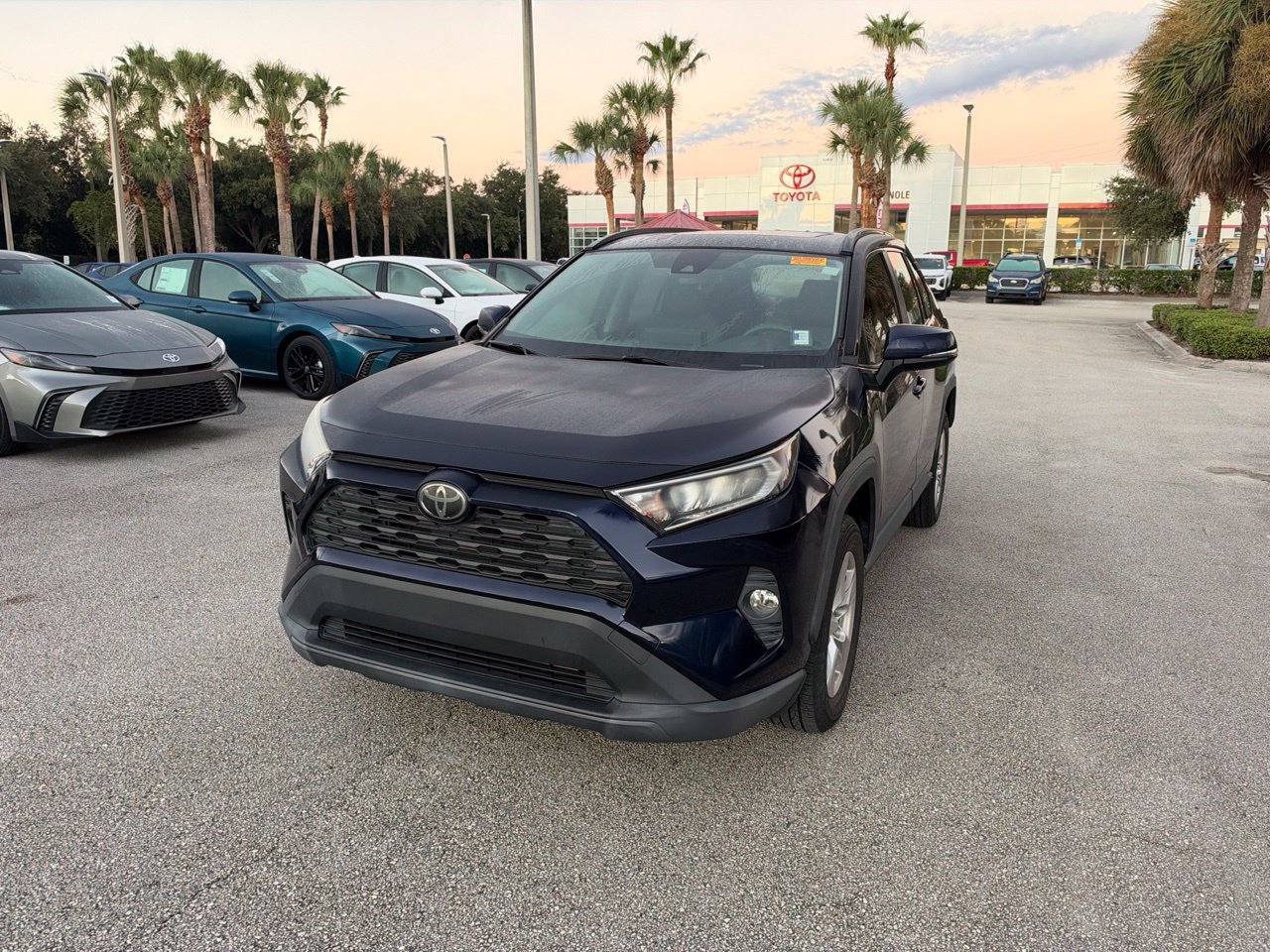 Used 2019 Toyota RAV4 XLE FWD image 1