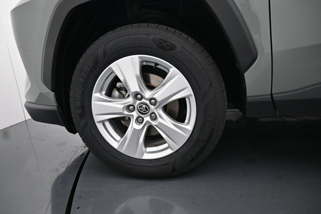 Used 2021 Toyota RAV4 XLE w/ Convenience Package AWD/4WD image 14