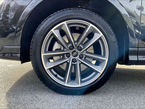 Certified 2025 Audi Q3 2.0T Premium w/ Convenience Package image 10