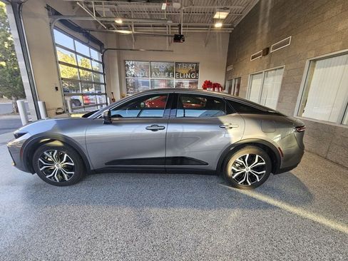 Certified 2023 Toyota Crown XLE image 6