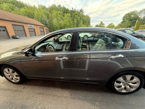 Used 2010 Honda Accord EX-L image 4
