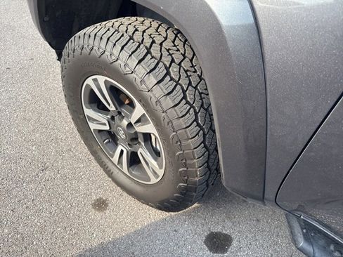 Used 2019 Toyota Tacoma TRD Sport image 8