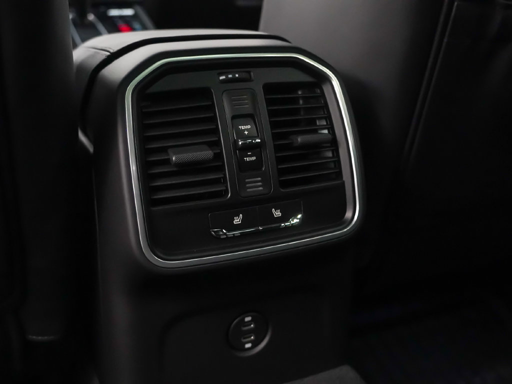 Certified 2026 Porsche Macan AWD/4WD image 20