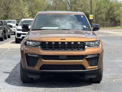 New 2026 Jeep Grand Cherokee Limited w/ Limited Altitude Package AWD/4WD image 30