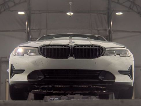 Used 2019 BMW 330i xDrive Sedan w/ Driving Assistance Package AWD/4WD image 2