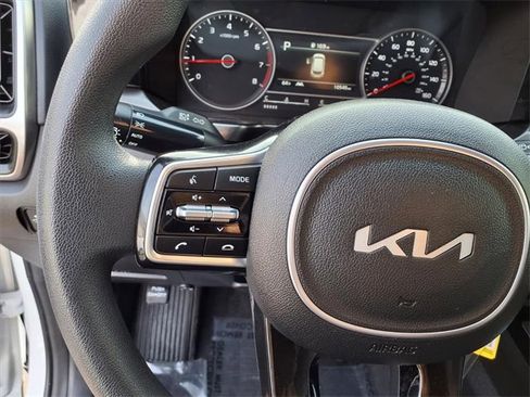 Used 2023 Kia Sorento LX image 16