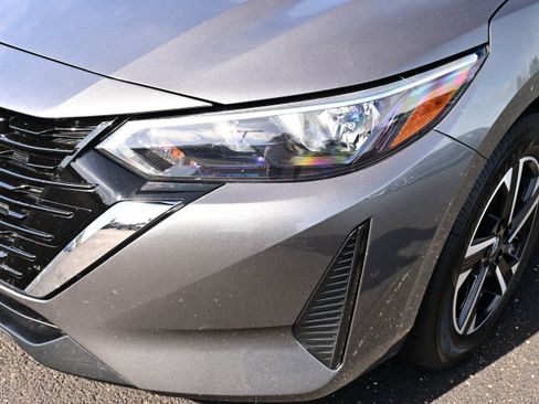 Used 2024 Nissan Sentra SV FWD image 11