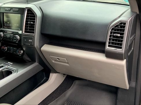 Used 2015 Ford F150 XLT w/ Equipment Group 302A Luxury AWD/4WD image 18