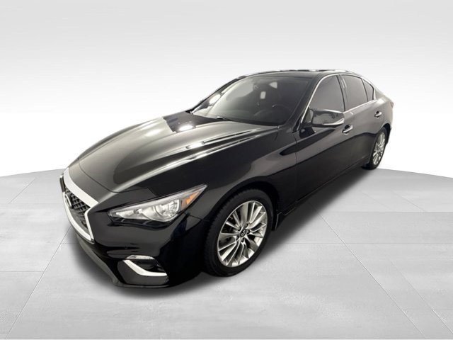 Used 2018 INFINITI Q50 Luxe w/ Essential Package (3.0T Luxe) AWD/4WD image 3