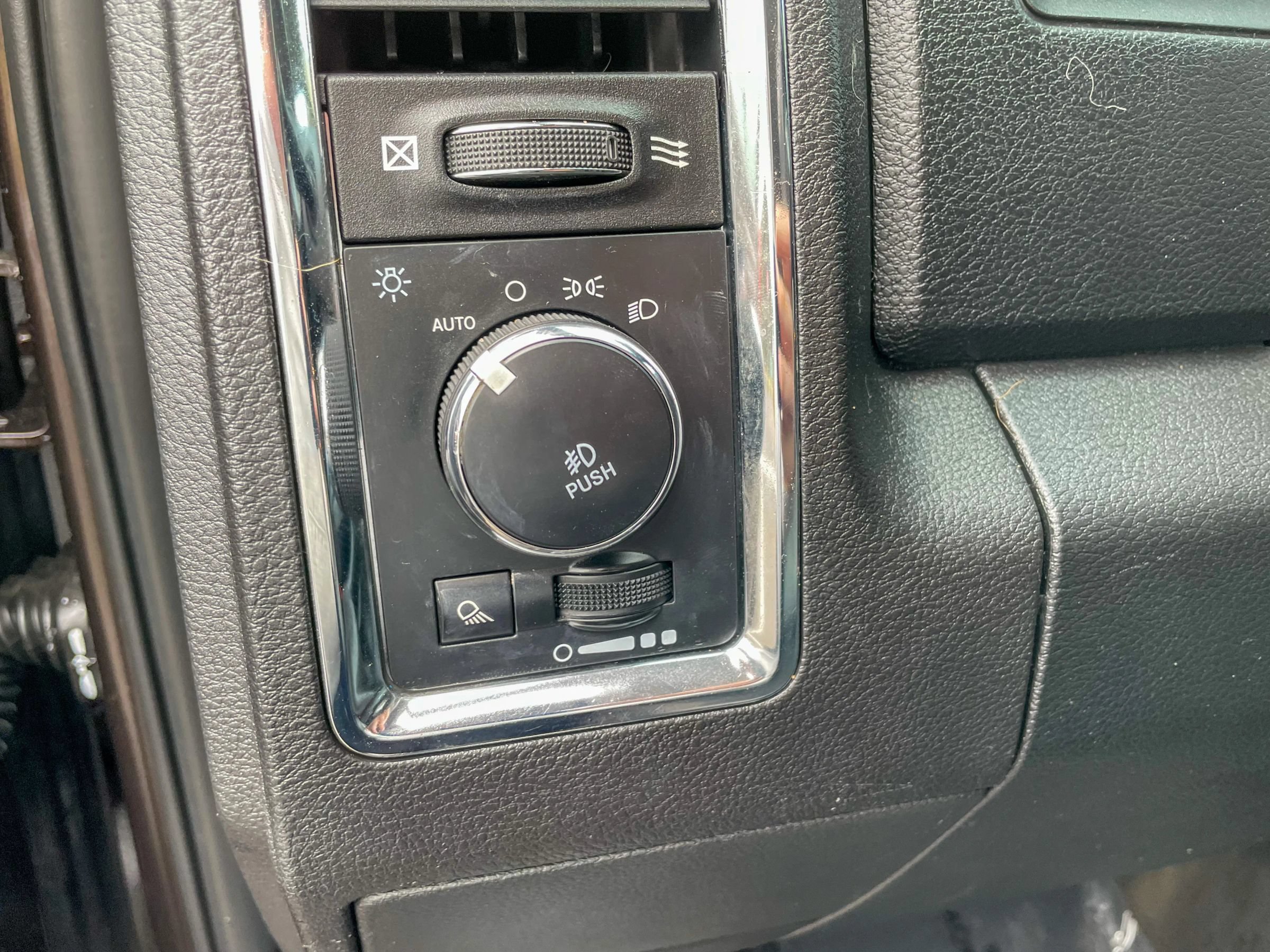 Used 2017 RAM 1500 Laramie w/ Cold Weather Group AWD/4WD image 18
