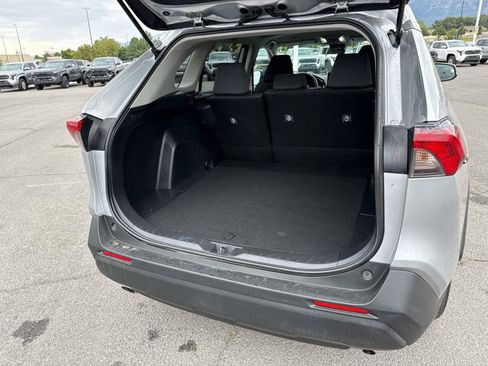 Used 2025 Toyota RAV4 XLE AWD/4WD image 16