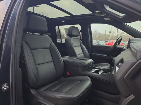 Used 2021 Chevrolet Suburban LT image 32