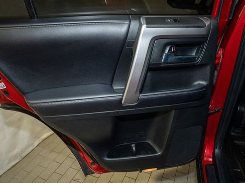 Used 2019 Toyota 4Runner SR5 Premium image 10