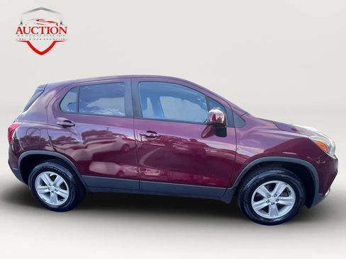 Used 2017 Chevrolet Trax LS AWD/4WD image 4