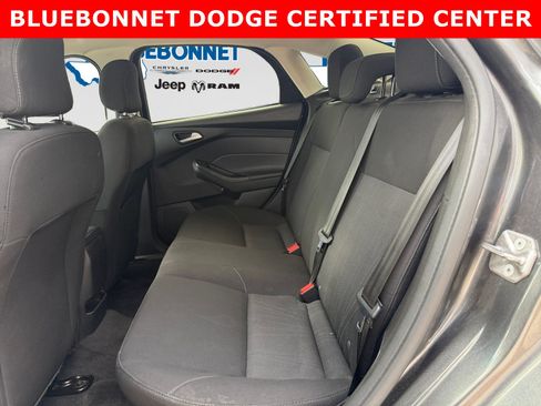Used 2018 Ford Focus SE w/ SE Appearance Package FWD image 21
