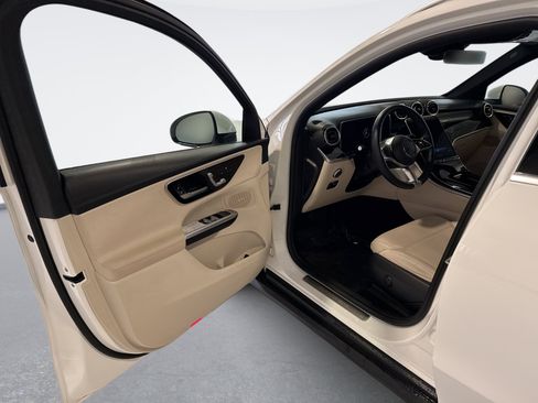 Used 2023 Mercedes-Benz GLC 300 4MATIC image 9