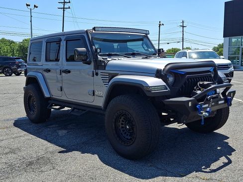 Used 2018 Jeep Wrangler Unlimited Sahara AWD/4WD image 1